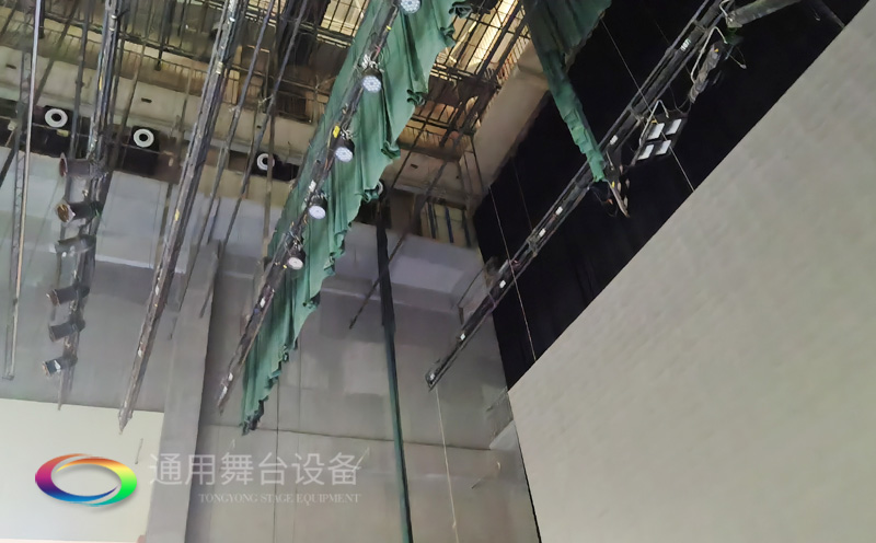 广西梧州某剧场顺利通过项目验收 项目设计舞台机械吊挂系统、幕布、专业灯光系统等