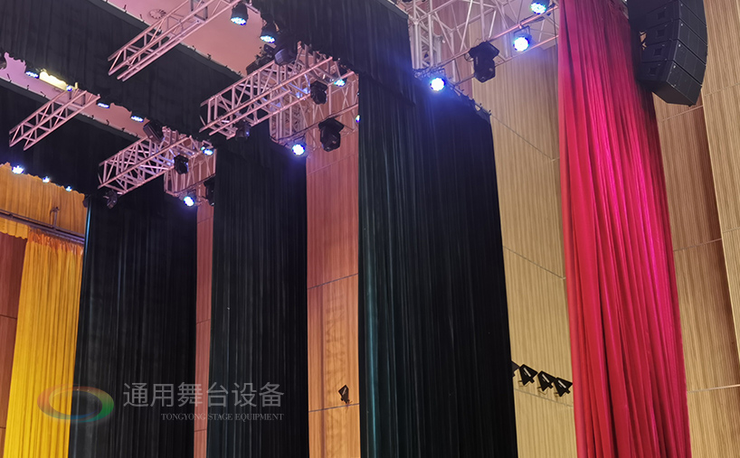 舞台幕布怎么选？不同场景舞台幕布选型与配置方案解析